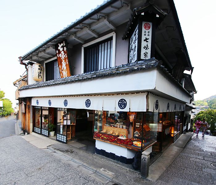 清水寺参道に構えられた店舗